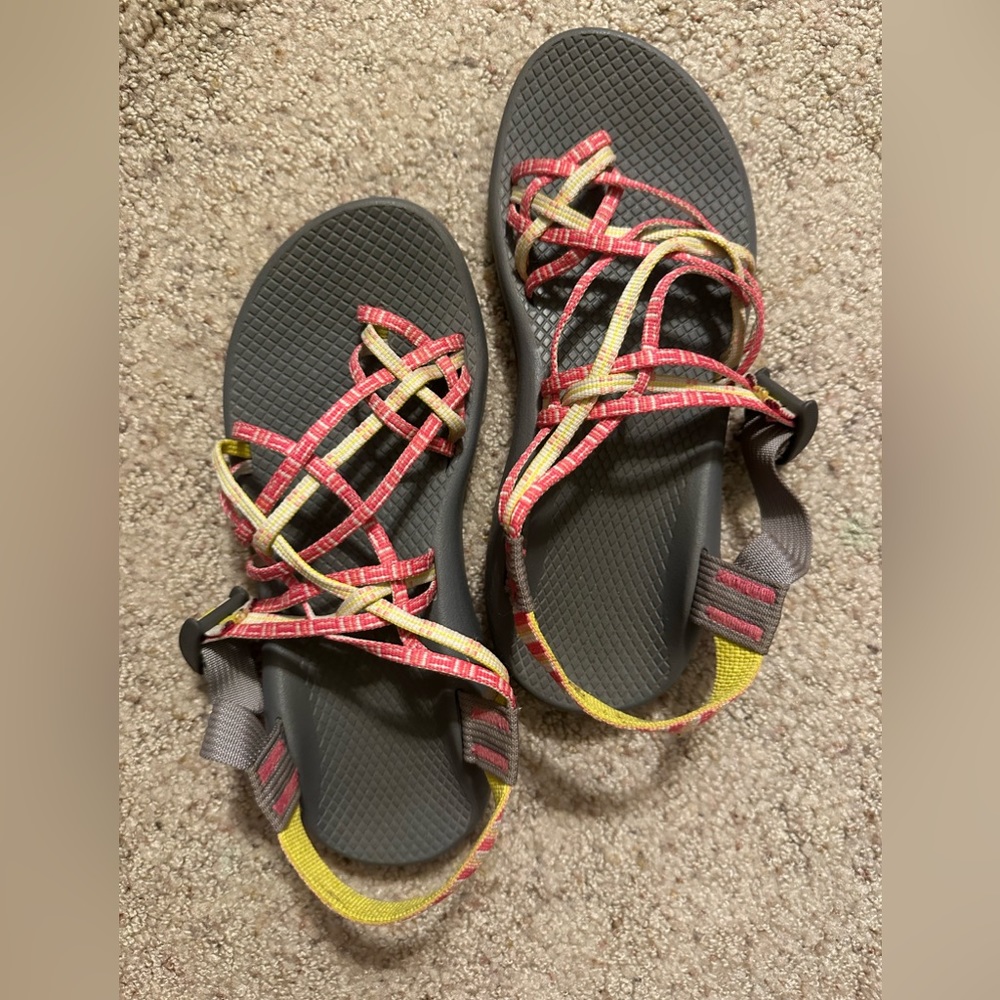 Chaco ZX3 pink yellow triple strap sandals Women’s 8